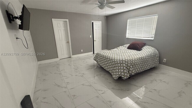 Building Photo - 6365 Miami Lakeway S