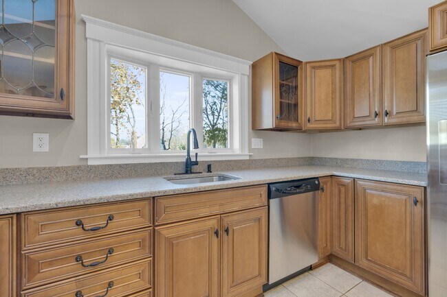 Building Photo - 2 Bellevue Ave