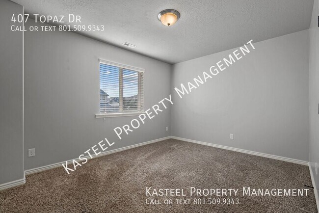 Building Photo - 407 Topaz Dr