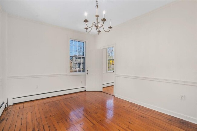 Building Photo - 14 Elm St