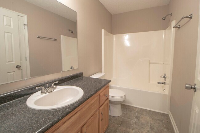 Building Photo - 2630 Del Ray Dr