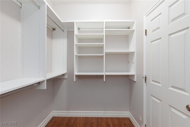 Building Photo - 8949 Diamond Falls Dr