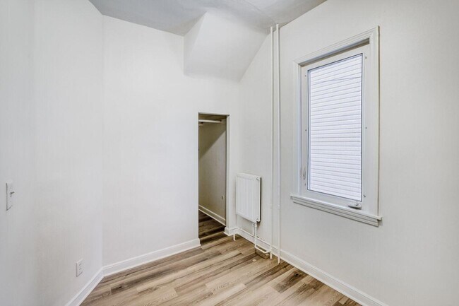 Building Photo - 2630 14th Ave S