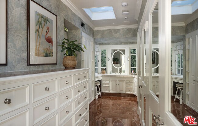 Building Photo - 10030 Toluca Lake Ave