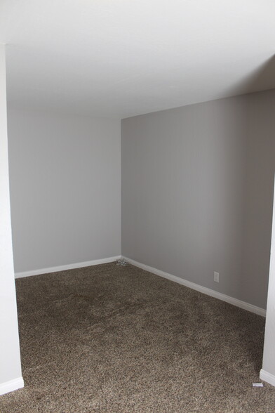 Den - 1085 Murrieta Boulevard