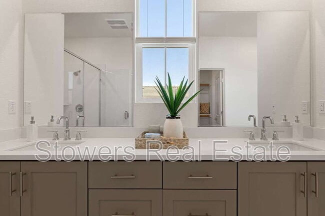 Building Photo - 2428 Periwinkle Pl