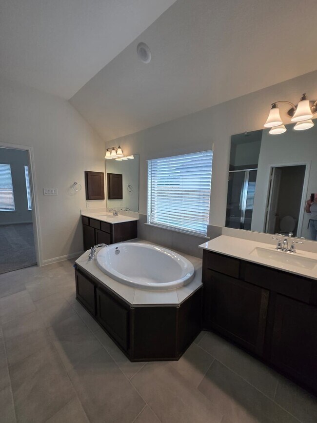 Building Photo - 1420 Florecer Ln