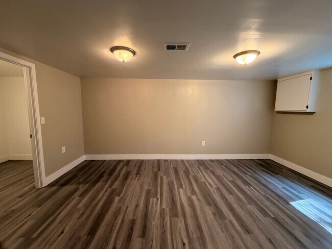Building Photo - 5729 Ridgebrook Ave SE