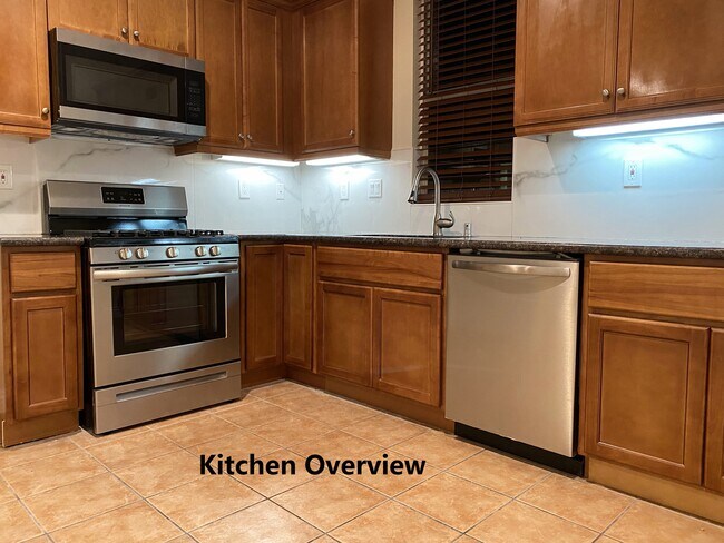 Building Photo - 31750 Paseo de Castaic