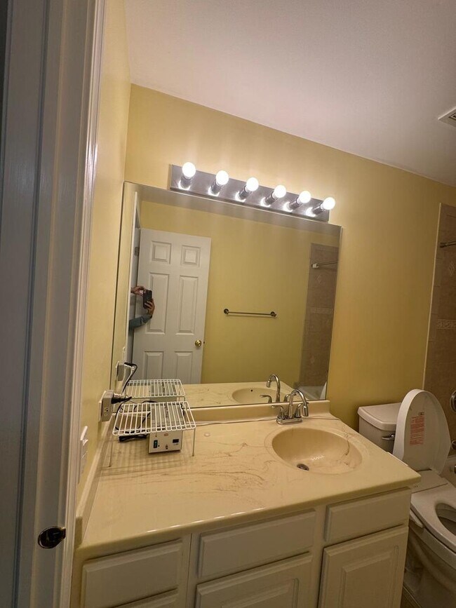 Building Photo - 2020 St Regis Dr