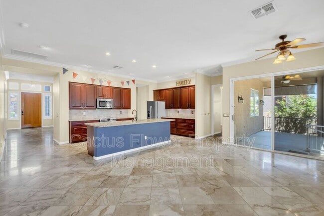 Building Photo - 1811 W Maplewood Pl