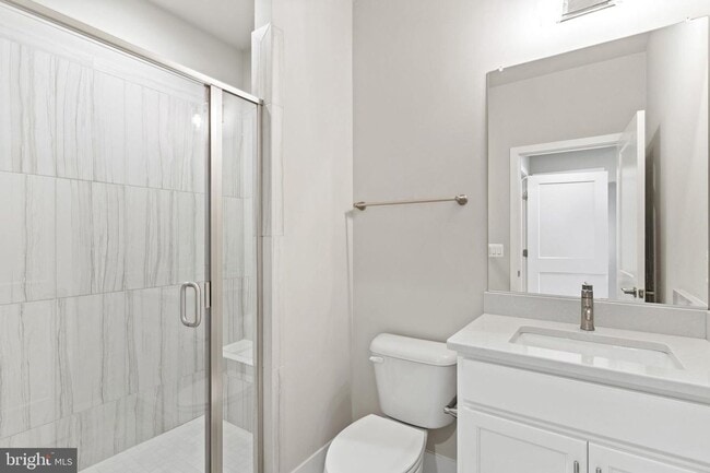 Building Photo - This beautiful modern 3 bed 4 1/2 bath tow...