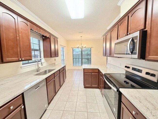 Building Photo - 4161 Longwood Cir