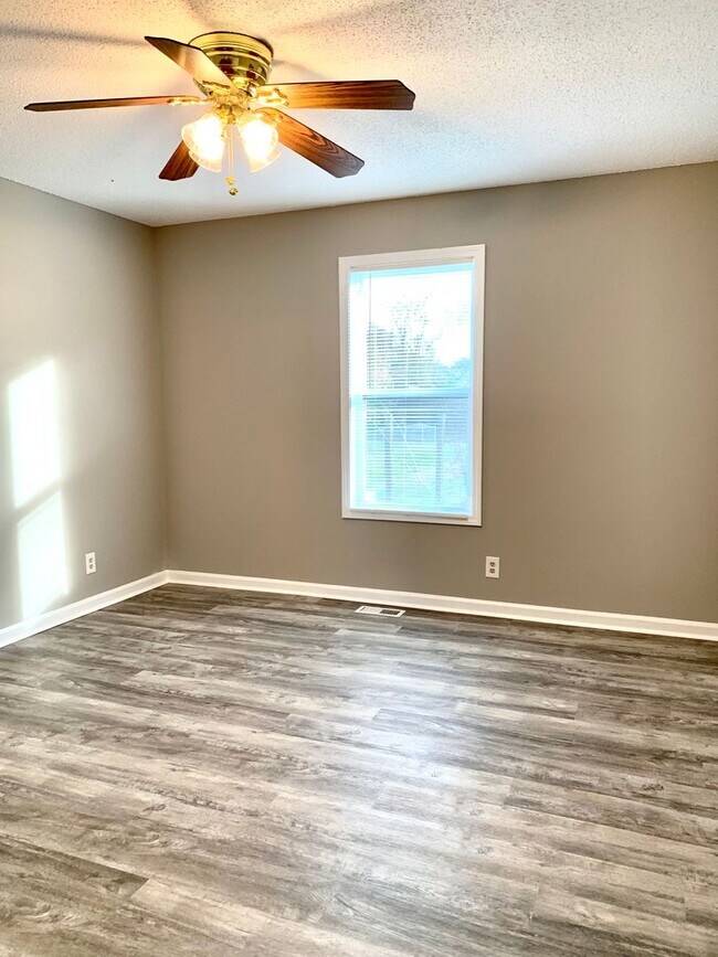 Building Photo - 1936 Timberline Cir