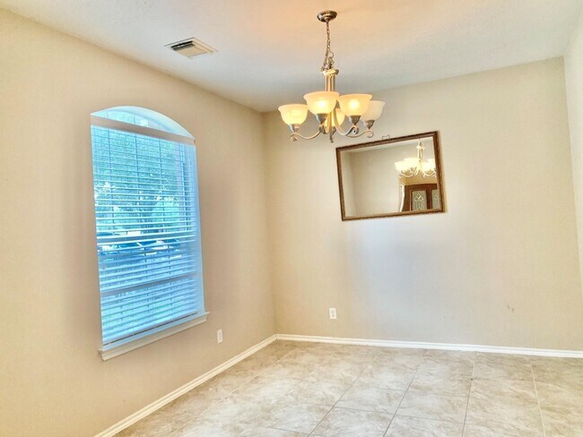 Building Photo - 2510 Windy Vale Trail