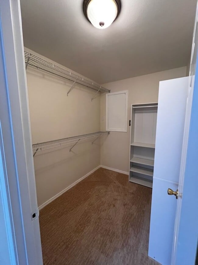 Building Photo - Elegant home in UP with primary bedroom suite on main level