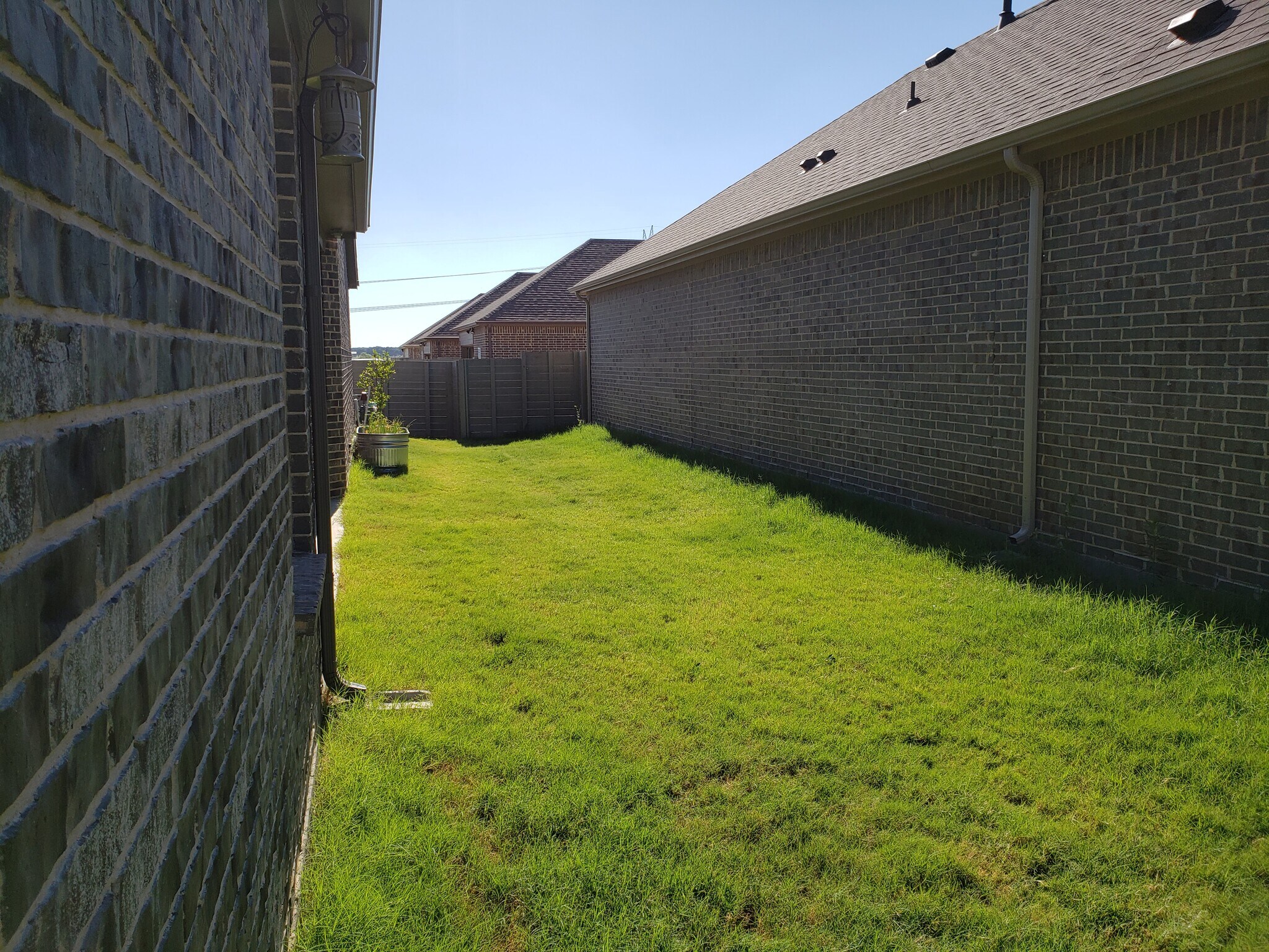 Private SideYard2 - 808 Parkside Dr