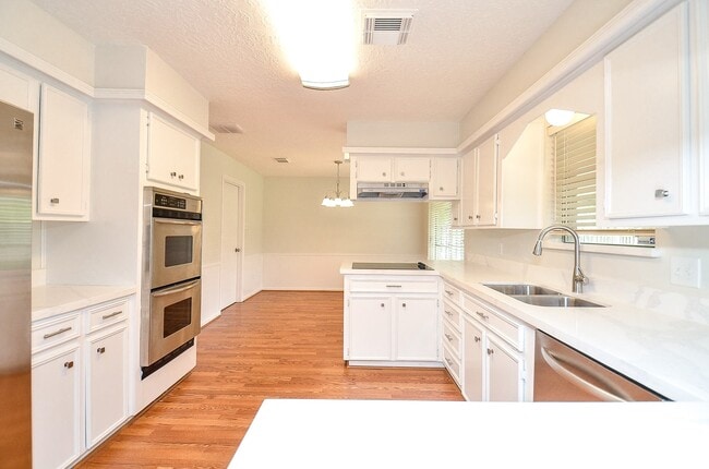 Building Photo - 7719 Lacy Hill Dr