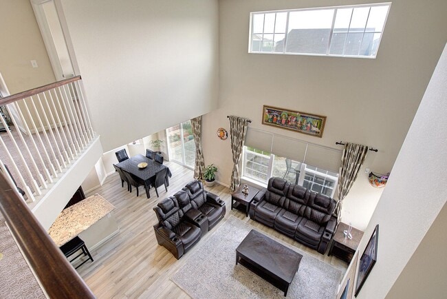 Building Photo - Bright, Spacious & Full of Charm Inside an...