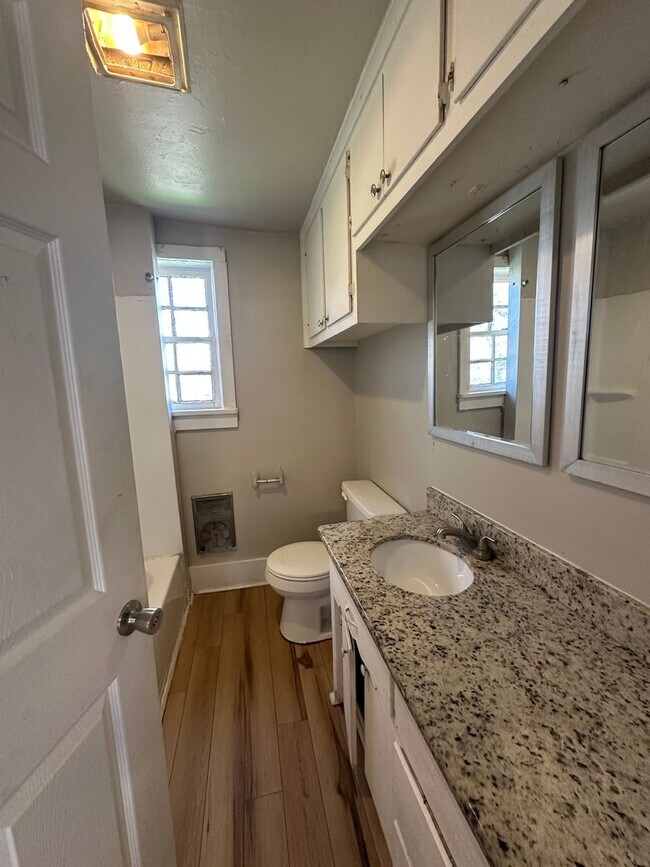 Building Photo - $1,100.00 MOVE-IN-SPECIAL