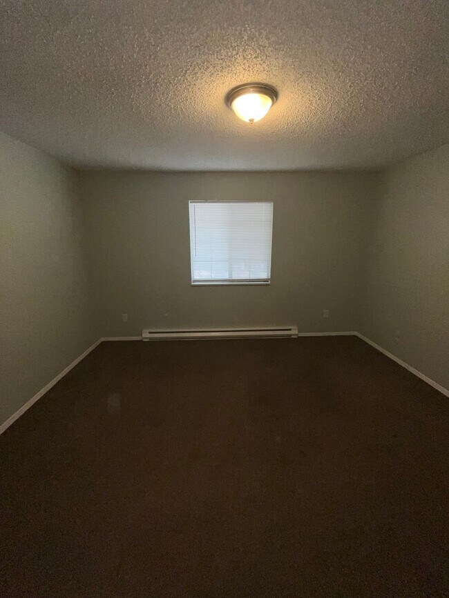 Building Photo - Newly Renovated 2-story Apartment Home | 2...