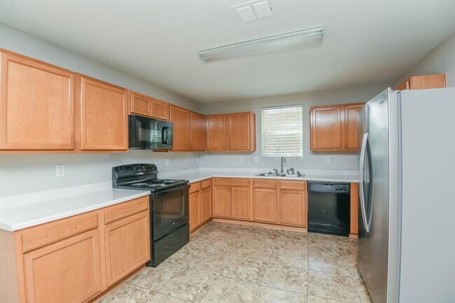 Building Photo - 1000 Bumble Bee Dr