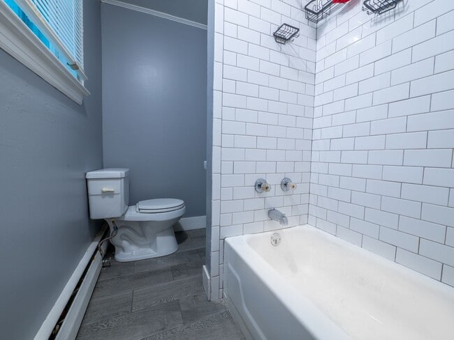 Building Photo - Charming 3-Bedroom Apartment in Midtown Ki...