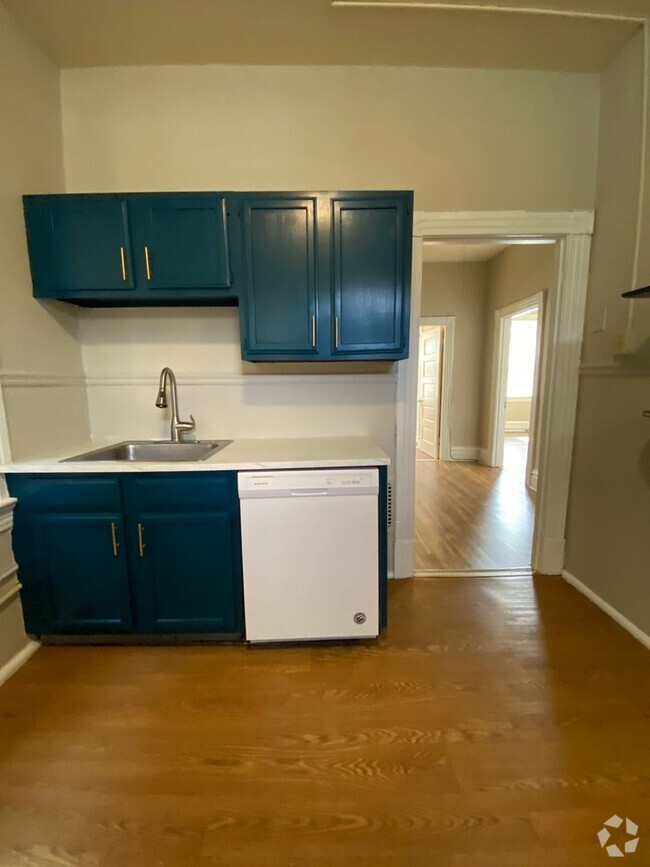 Building Photo - AVAILABLE NOW!! Updated 2bed 1bath!