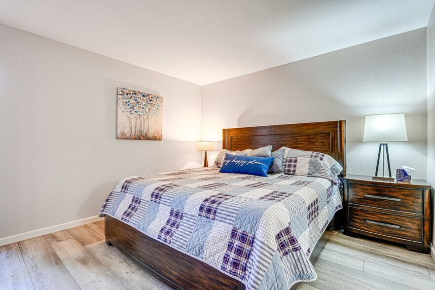 Building Photo - 8787 E Mountain View Rd