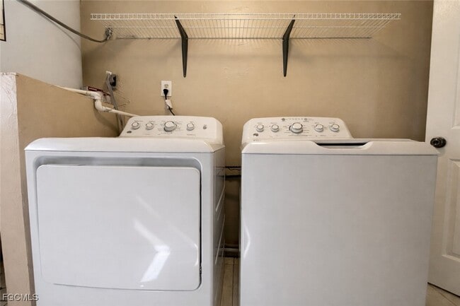 Building Photo - 107 SE 2nd Ave