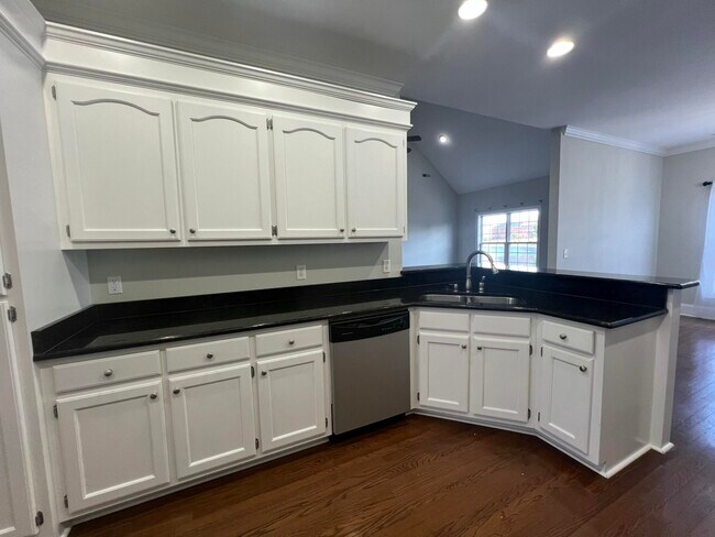 Building Photo - 2105 Harborview Dr