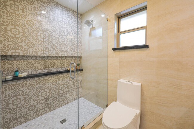 Building Photo - 209 Green Jay Ln