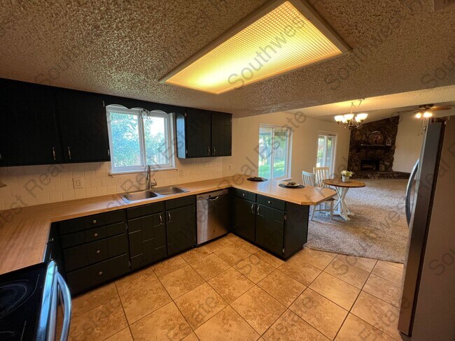 Building Photo - Charming 3-Bed, 2-Bath Home with Garage