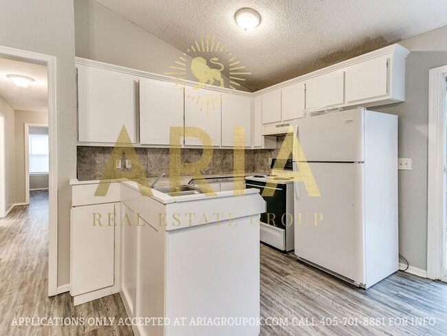 Building Photo - 3 Bed/1.5 Bath Duplex in West Norman! AVAI...