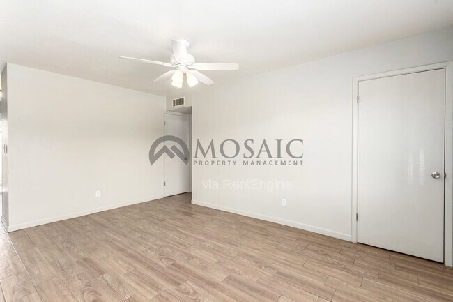 Building Photo - 1204 S McClintock Dr