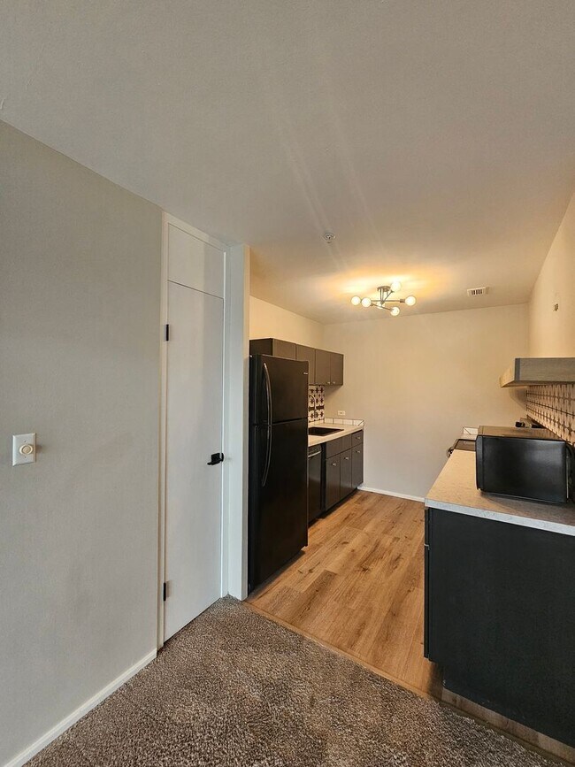 Building Photo - One Bedroom Midtown Condo