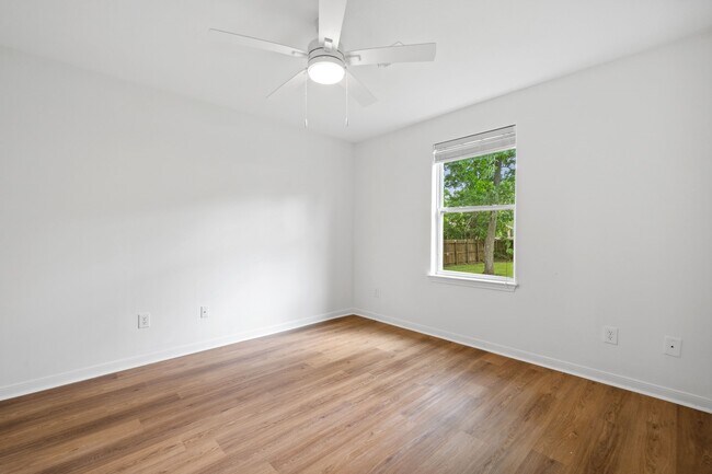 Building Photo - 157 Hillside Dr