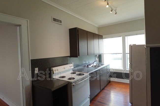 Building Photo - 4326 Wilton St