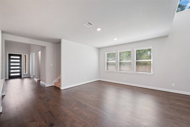 Building Photo - 103 E Christine Manor Dr