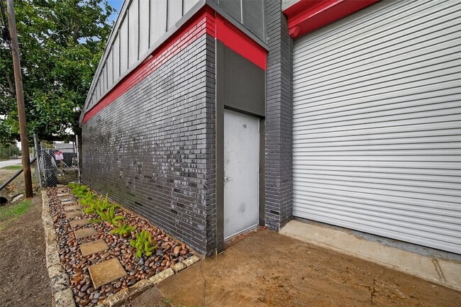 Building Photo - 100 W Hamilton St