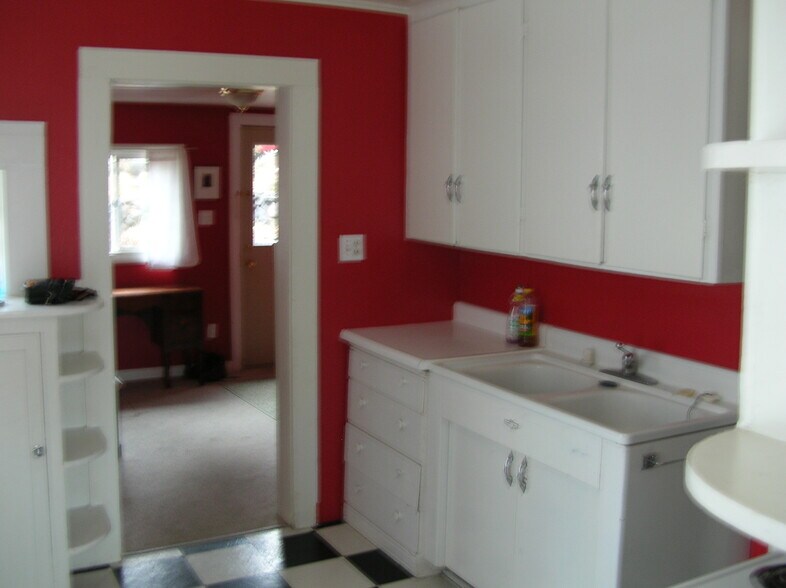 kitchen and back door - 220 SE Pioneer St