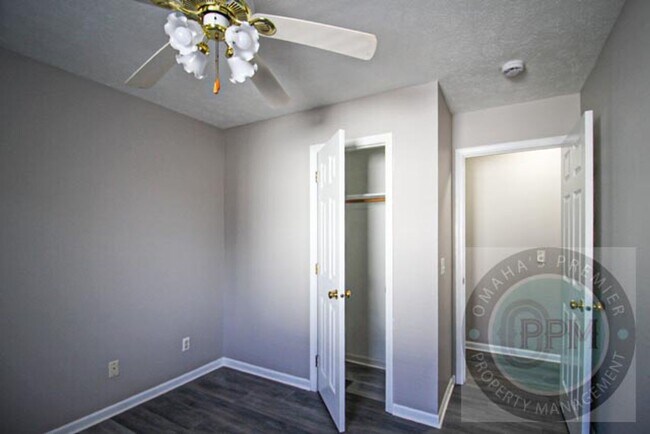 Building Photo - 2 Bed 1 Bath Home in Council Bluffs, IA