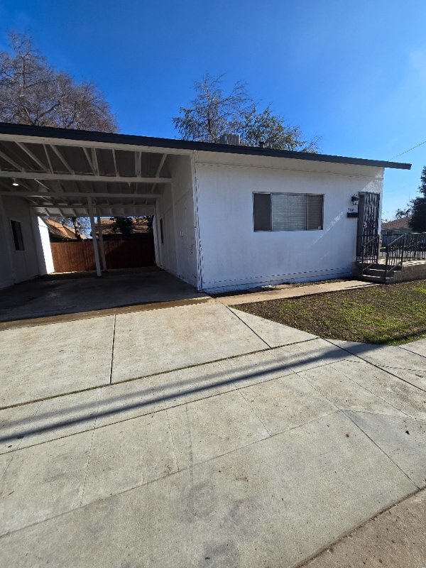 Building Photo - 7160 N Maroa Ave