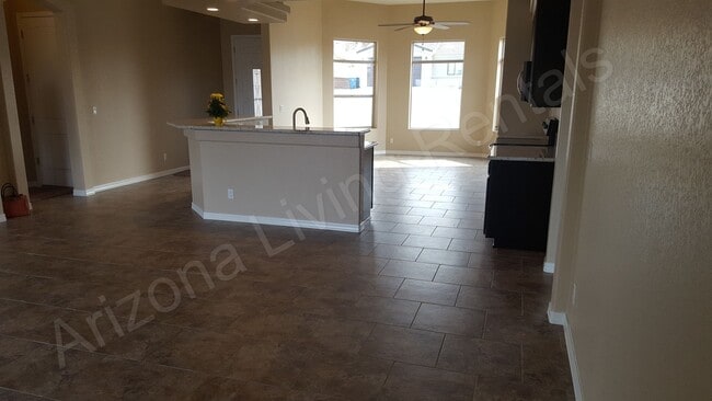 Building Photo - BEAUTIFUL RV GARAGE HOME