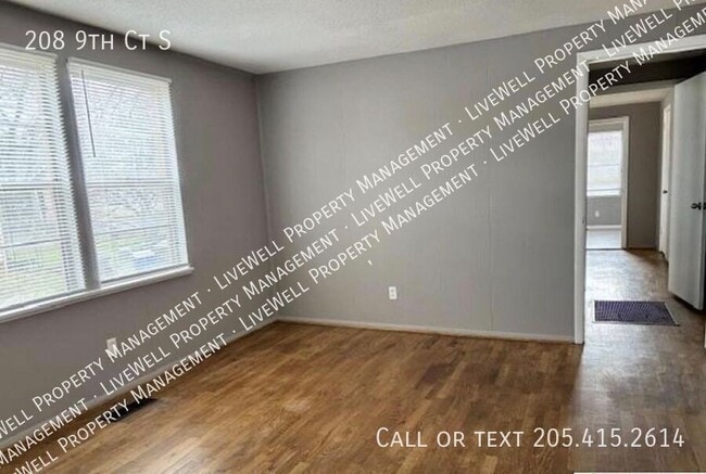 Building Photo - 208 9th Ct S