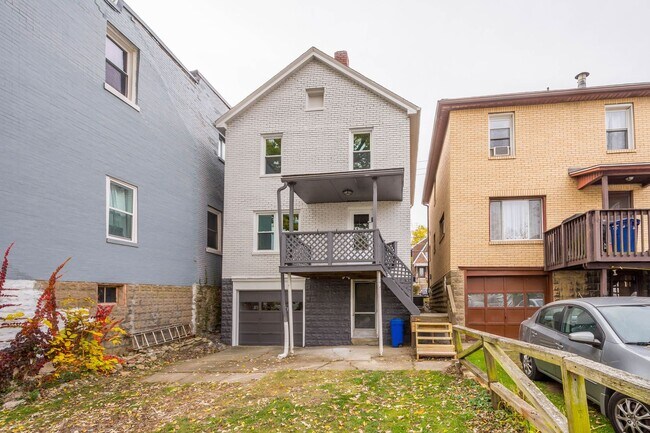 Building Photo - Beautiful 3 bedroom home in Crafton Heights available May 1!