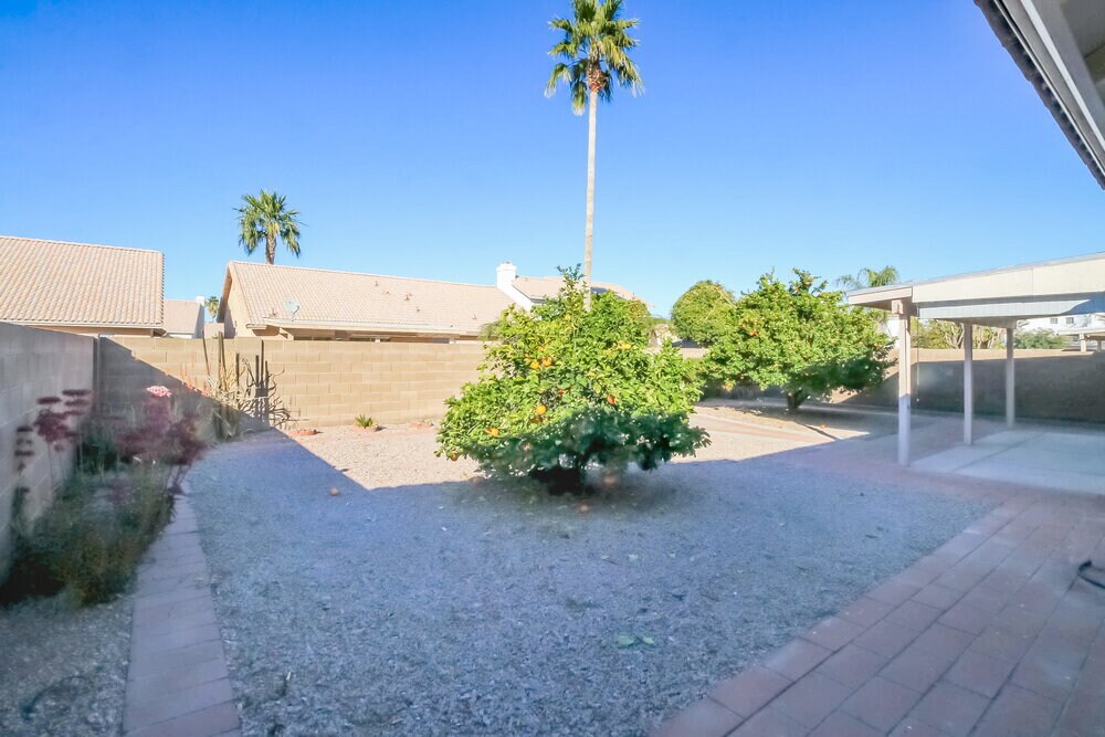 Building Photo - 1350 W Gary Dr