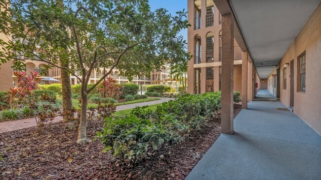 Building Photo - Fantastic 1br/1bath Condo in Gulfport/Unfu...