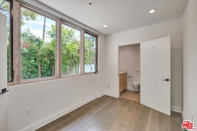 Building Photo - 1249 N Formosa Ave