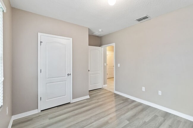 Building Photo - Beautiful 4/2 Energy Efficient Home in St. Cloud w/ Fully Fenced Yard